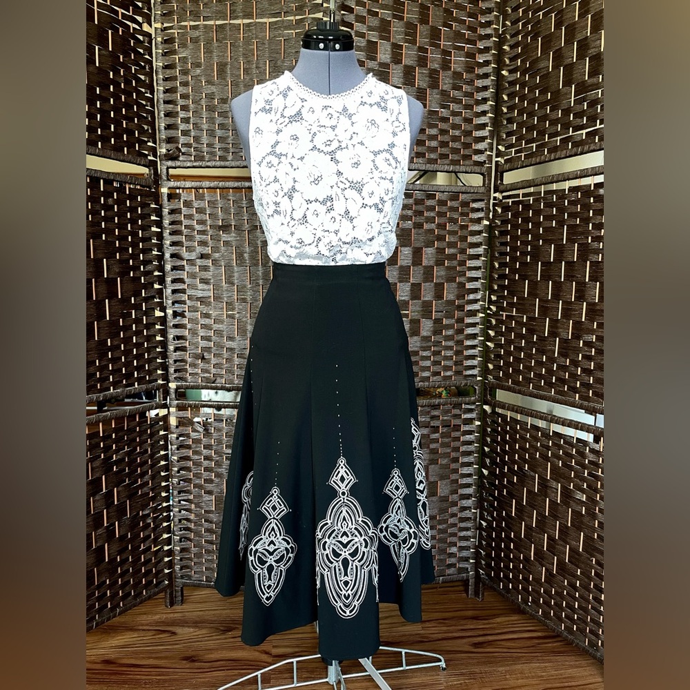 Sz 6 Embroidered Black White Flounce Skirt Tea Length Flare Pleated Hamsa Boho